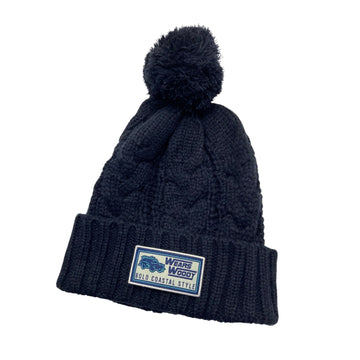 BOLD BANNER KNIT POM